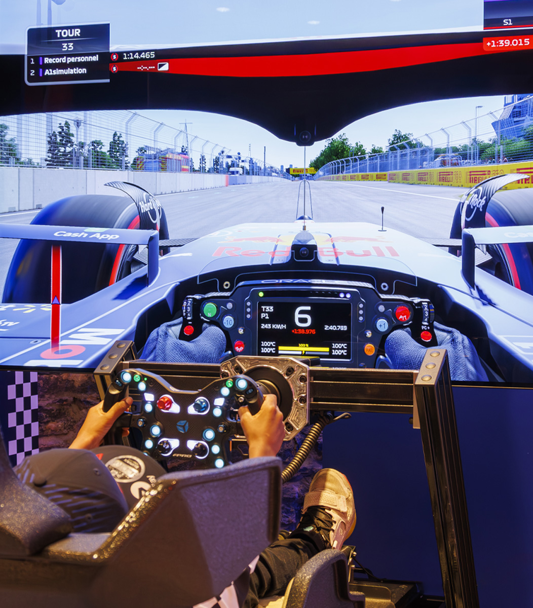 Vista desde el cockpit del simulador GPX en pista de Fórmula 1