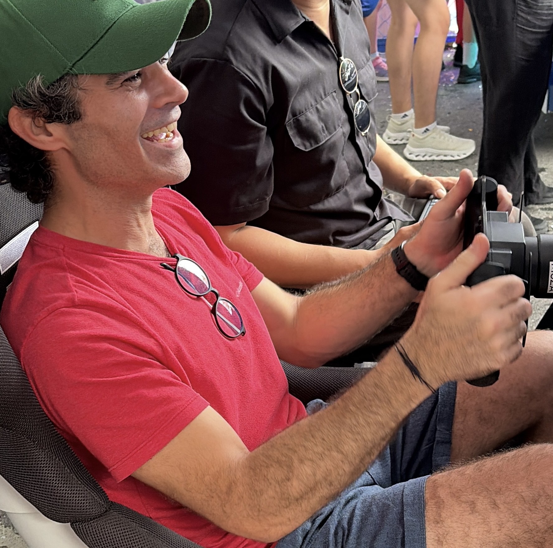 Participante sonriendo en simulador GPX expo